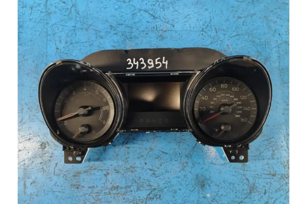 Hit cenowy FR33-10890-A | Tablica przyrządów FORD MUSTANG 15- (343954)